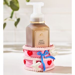 Bath&Body Works hand soap holder with sounds